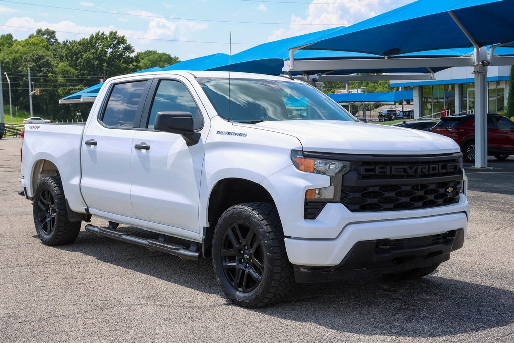Summit White 2023 Chevrolet Silverado 1500 Pickup Truck Four-Wheel Drive 8-Speed Automatic