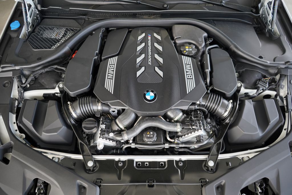 Thumbnail: 2026 BMW 8 Series - 23