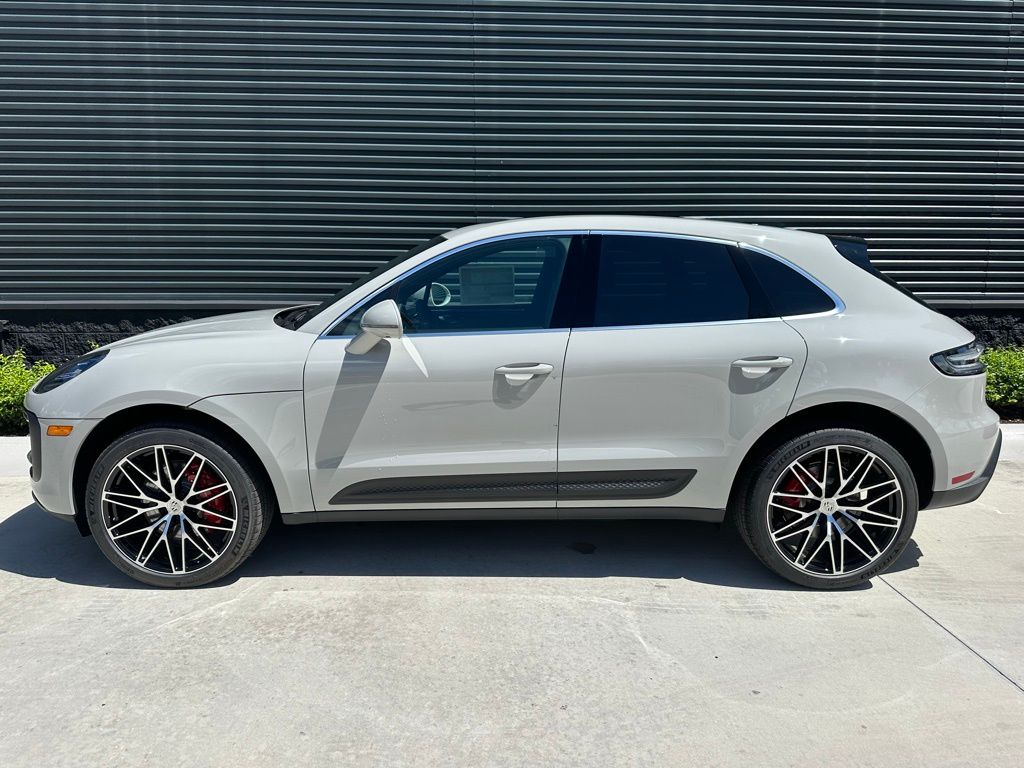 Thumbnail: 2025 Porsche Macan - 2