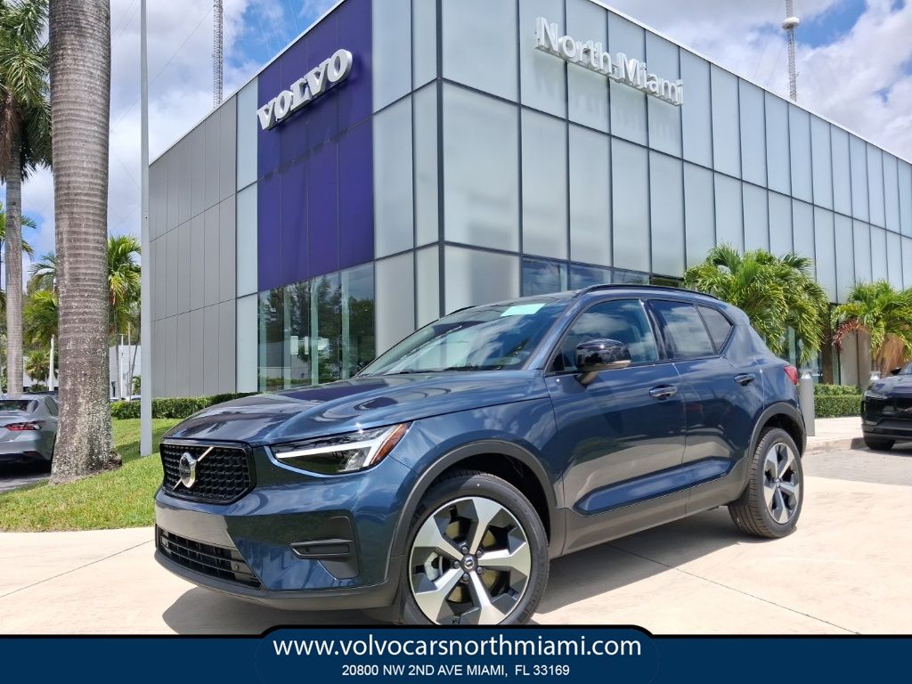 2026 Volvo XC40 Core