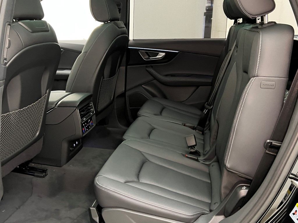 Thumbnail: 2026 Audi Q7 - 26