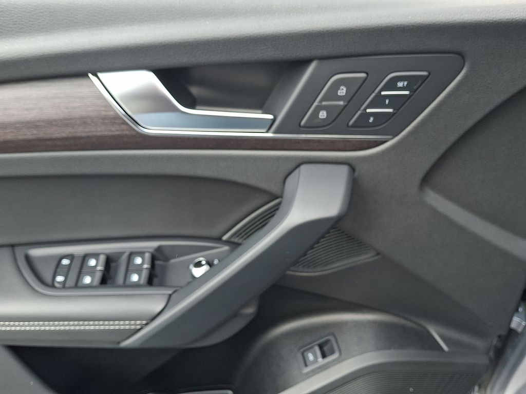 Thumbnail: 2023 Audi Q5 - 12