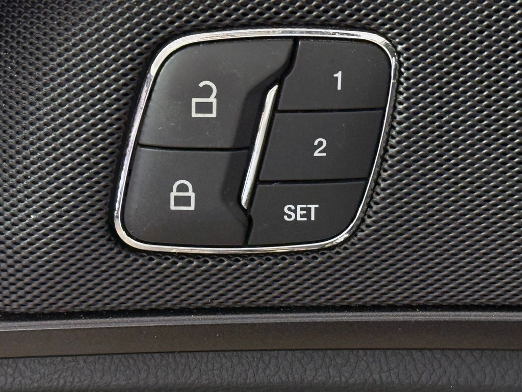 Used 2019 Silver Ford Titanium image 35