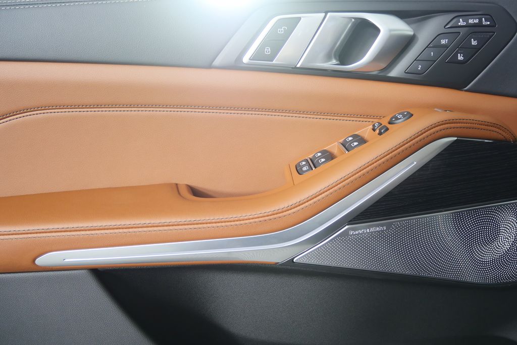 Thumbnail: 2026 BMW X7 - 9