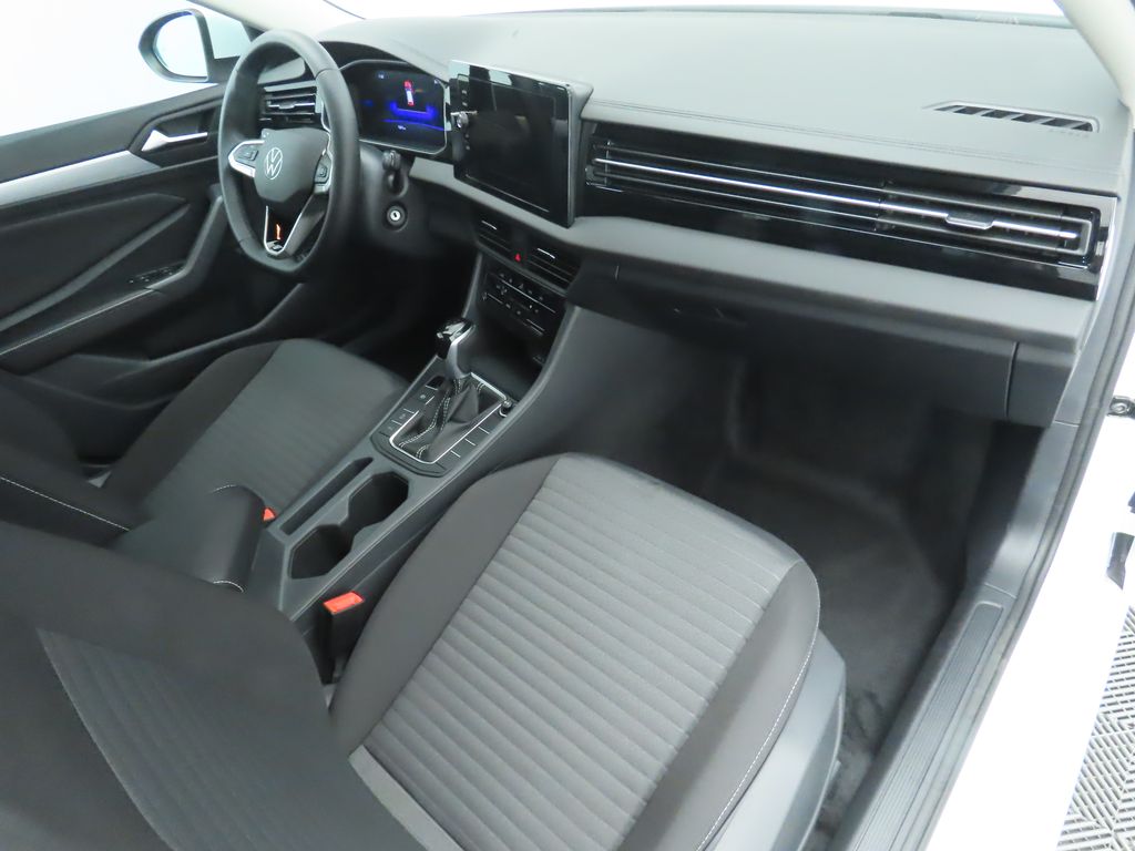 Thumbnail: 2025 Volkswagen Jetta - 17