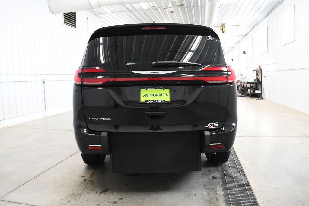 Used 2026 Black Chrysler Select image 7