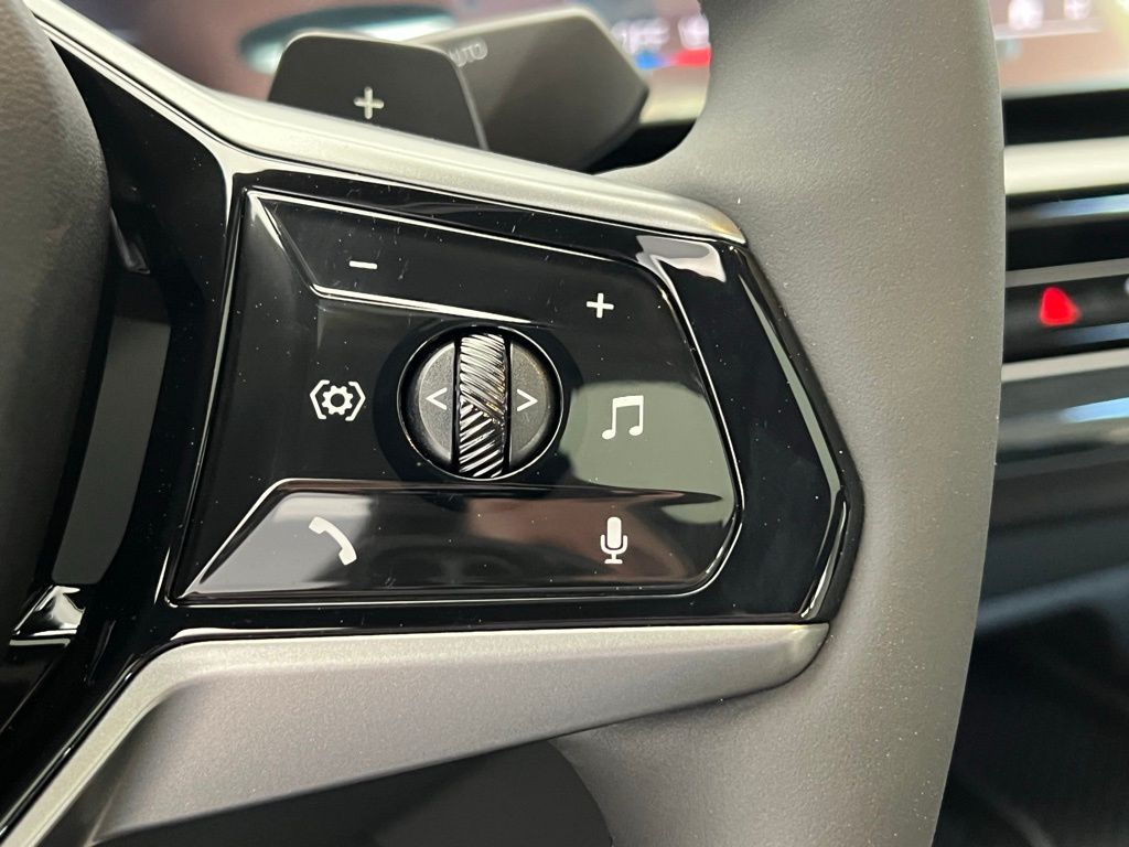 2025 BMW 5 Series 530i 18