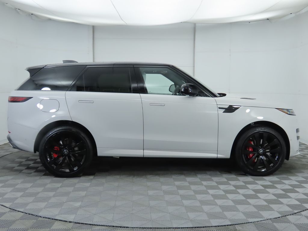 Thumbnail: 2025 Land Rover Range Rover Sport - 4