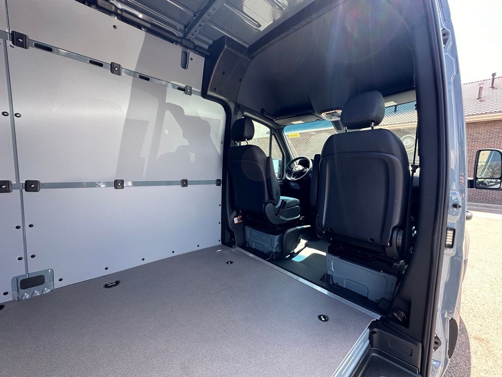 2024 Mercedes-Benz Sprinter 2500 Cargo 170 WB 27