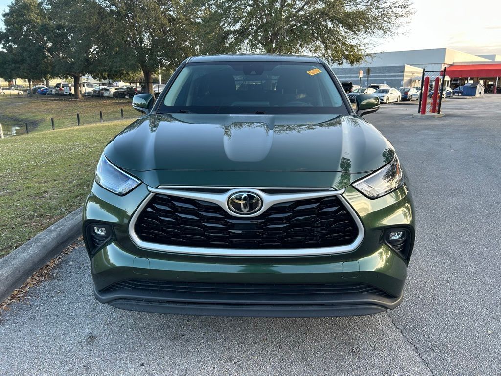 Thumbnail: 2023 Toyota Highlander - 8