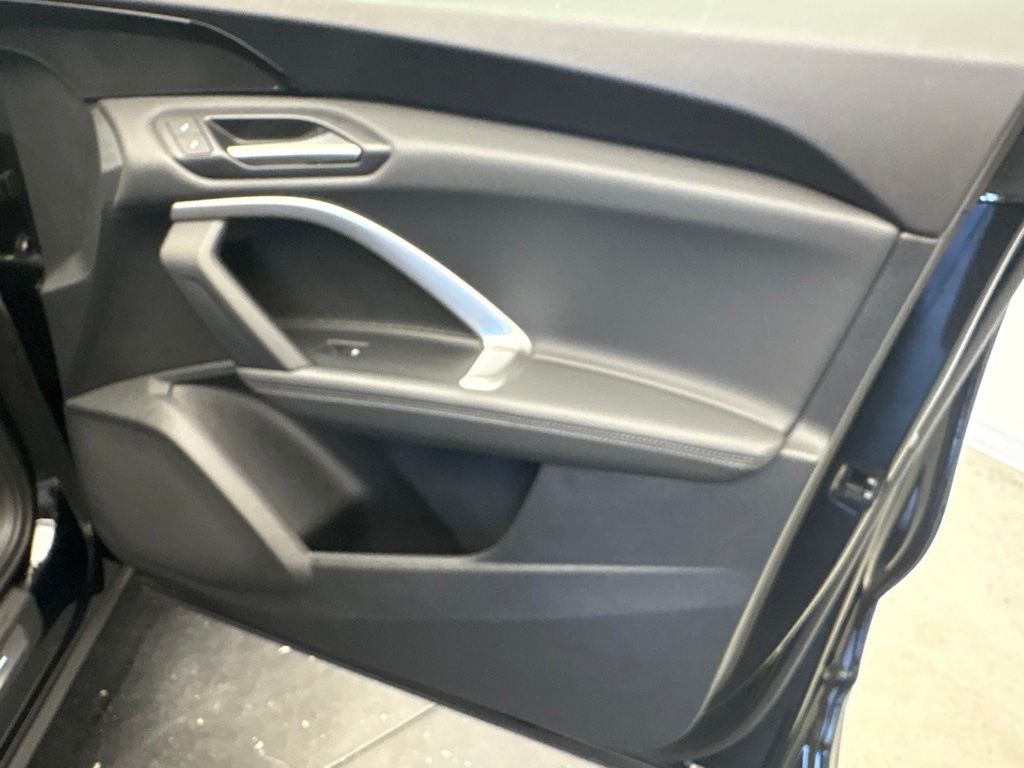 Thumbnail: 2025 Audi Q5 - 24