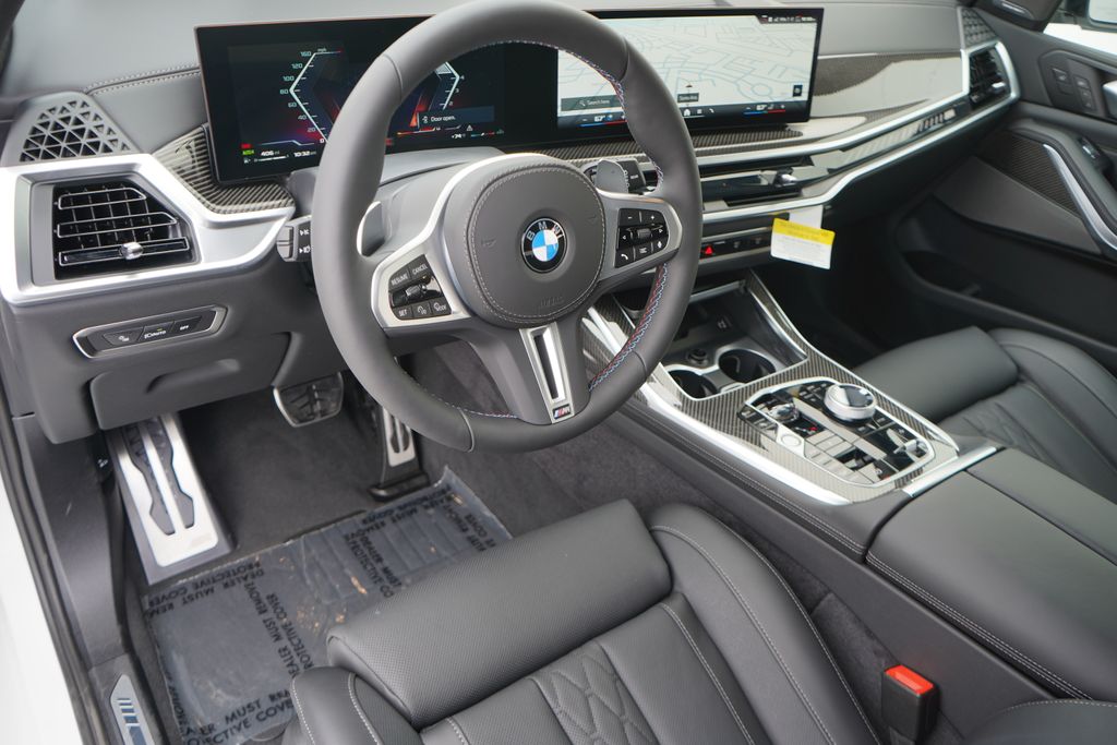 2025 BMW X7 M60i 12