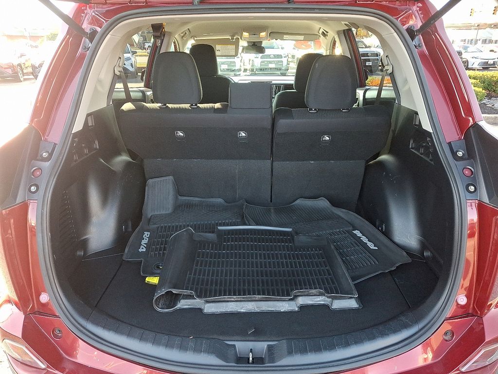 Thumbnail: 2018 Toyota RAV4 - 29