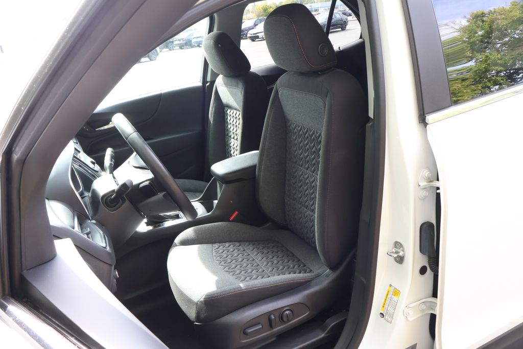 Thumbnail: 2022 Chevrolet Equinox - 31