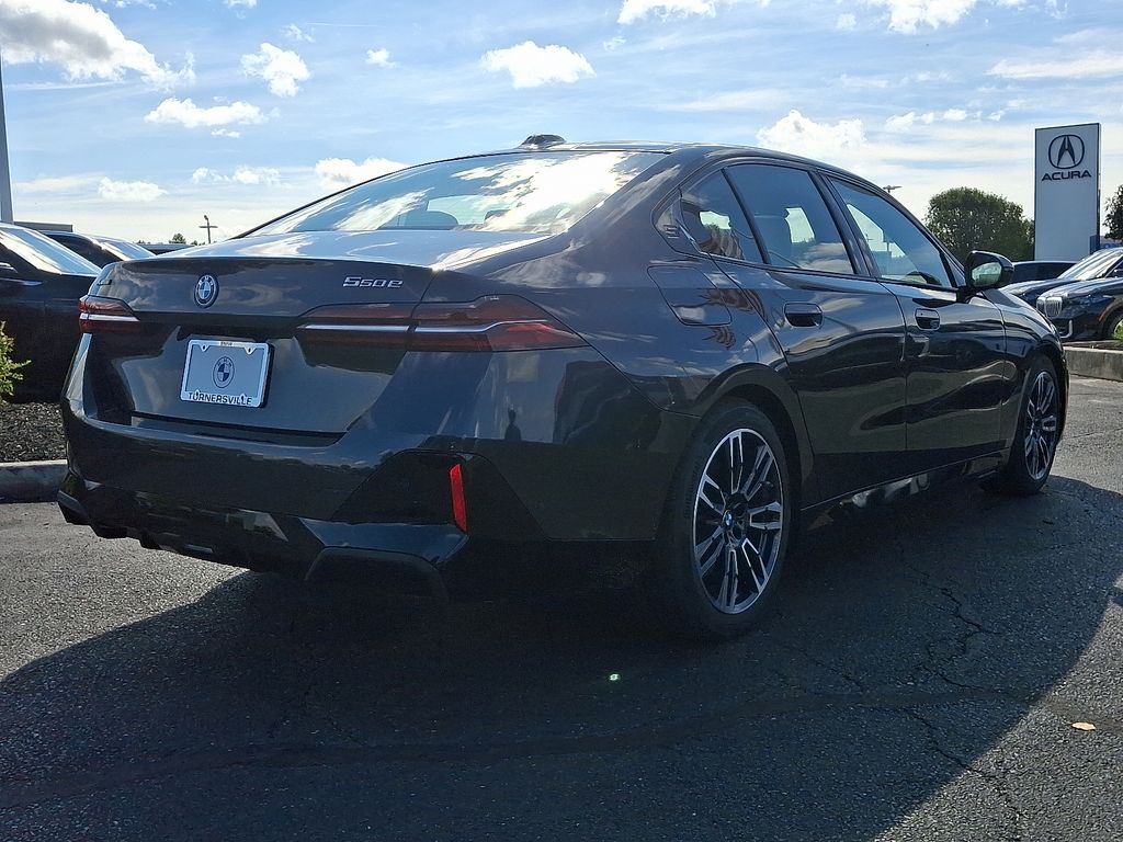 Thumbnail: 2026 BMW 5 Series - 4