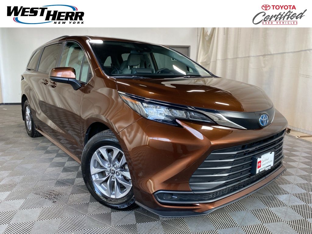 2022 Toyota Sienna LE