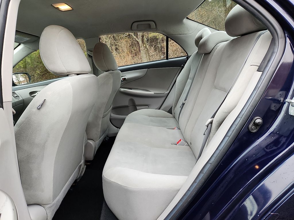 Thumbnail: 2013 Toyota Corolla - 10