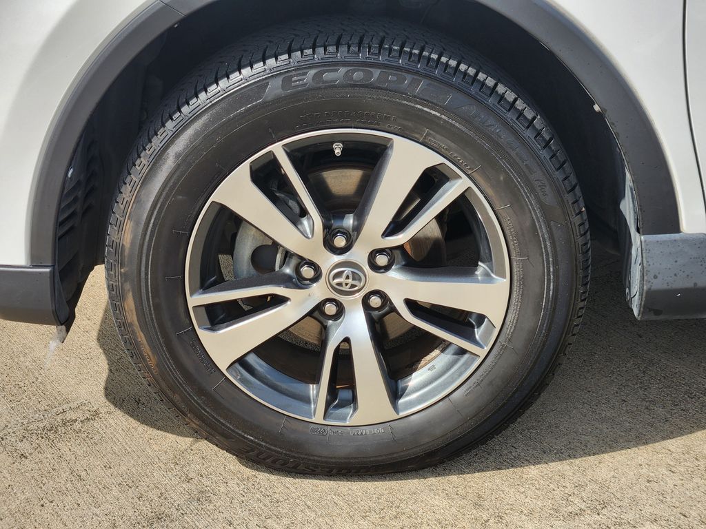2016 Toyota RAV4 XLE White at Baytown Hyundai
