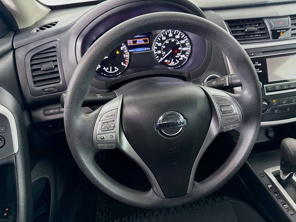 Thumbnail: 2017 Nissan Altima - 11