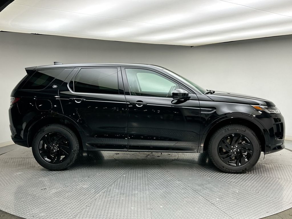 Thumbnail: 2025 Land Rover Discovery Sport - 4