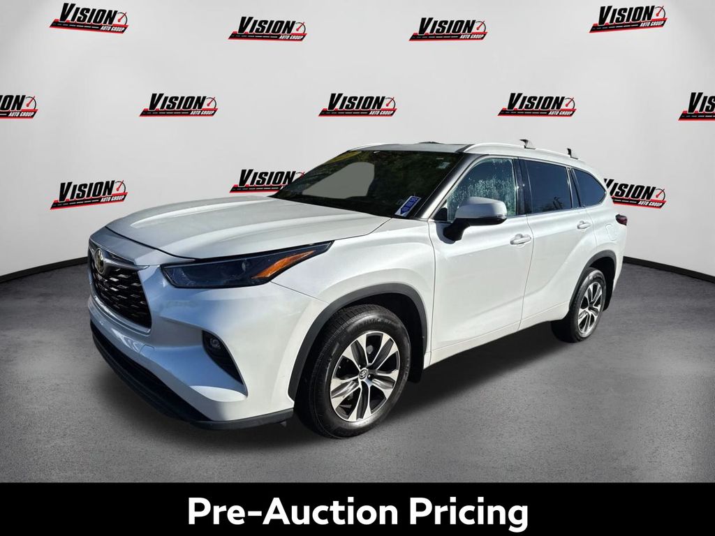 2022 Toyota Highlander XLE AWD