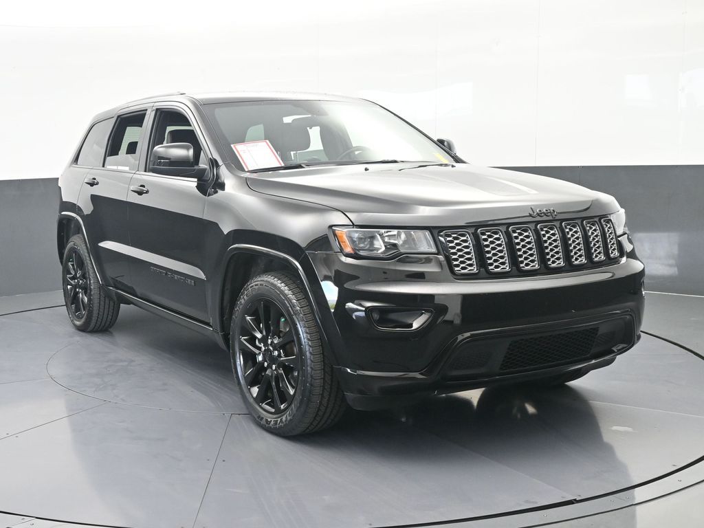 Used 2021 Diamond Black Crystal Pearlcoat Jeep Laredo X image 9