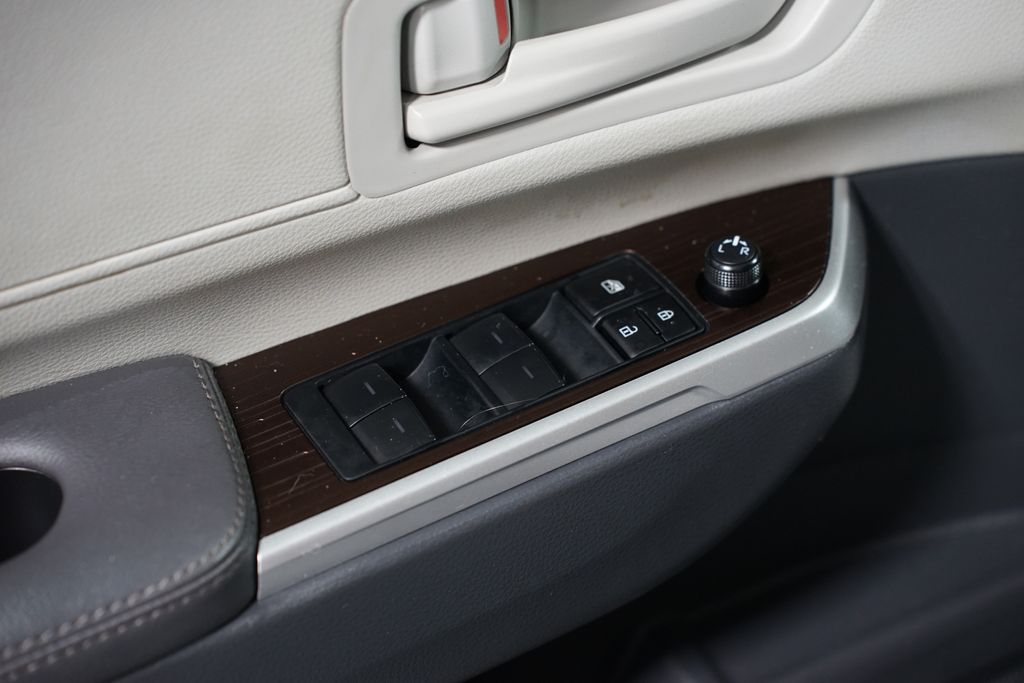 Thumbnail: 2024 Toyota Sienna - 30