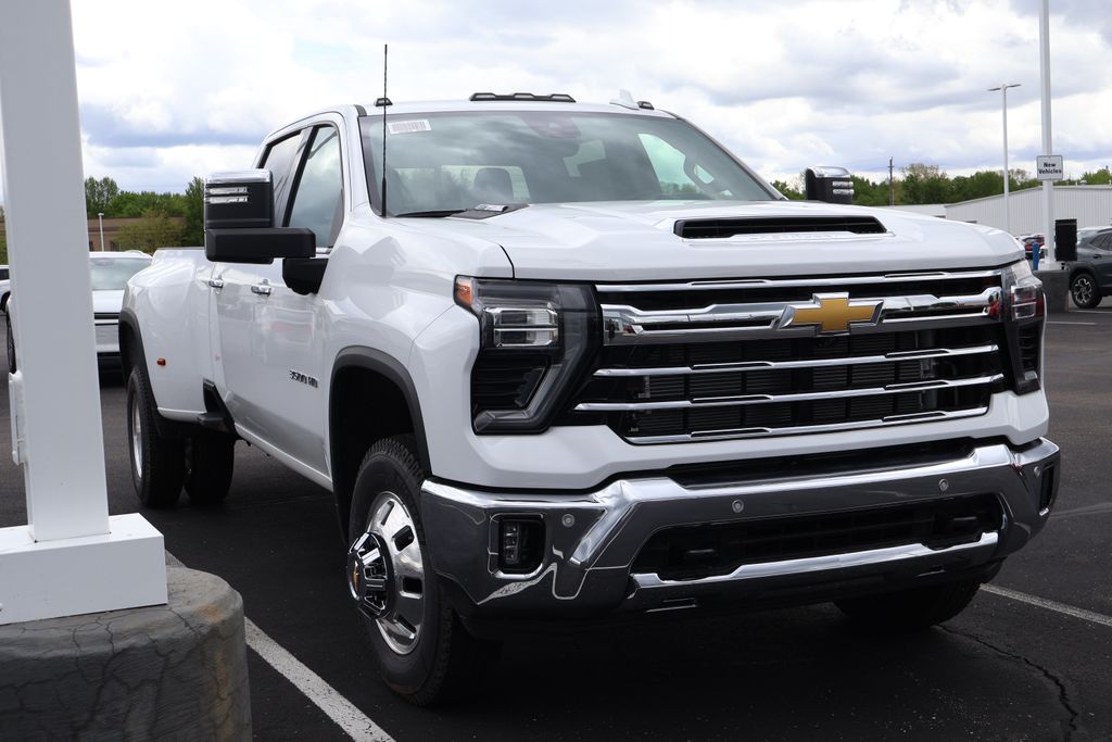 2025 Chevrolet Silverado 3500 LTZ 3