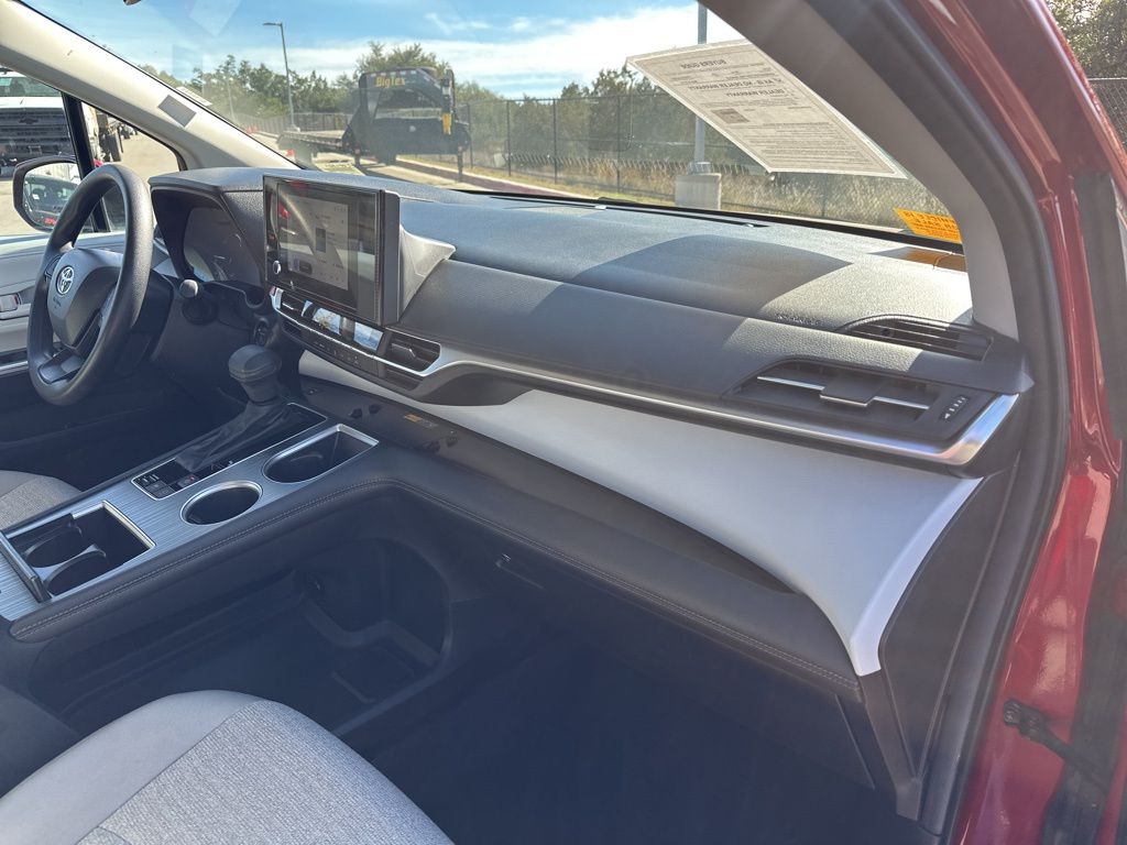 Used Car 2025 Toyota Sienna  Le For Sale Under $40,000 In Austin, Texas