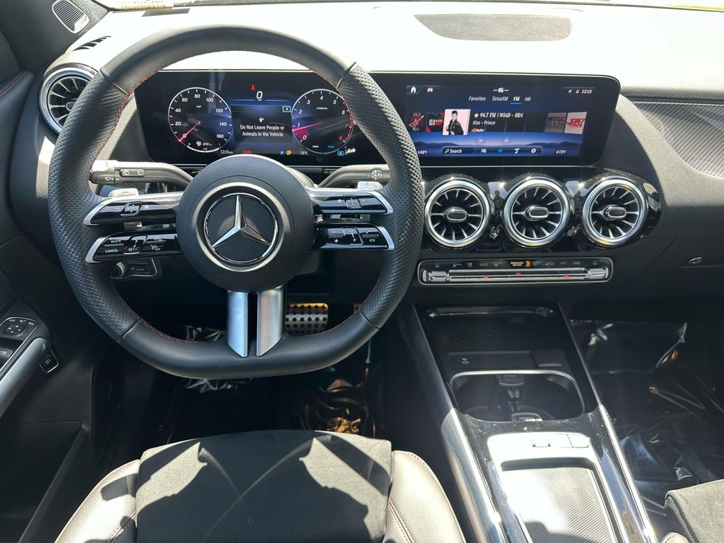 2025 Mercedes-Benz GLA 250 4MATIC 8