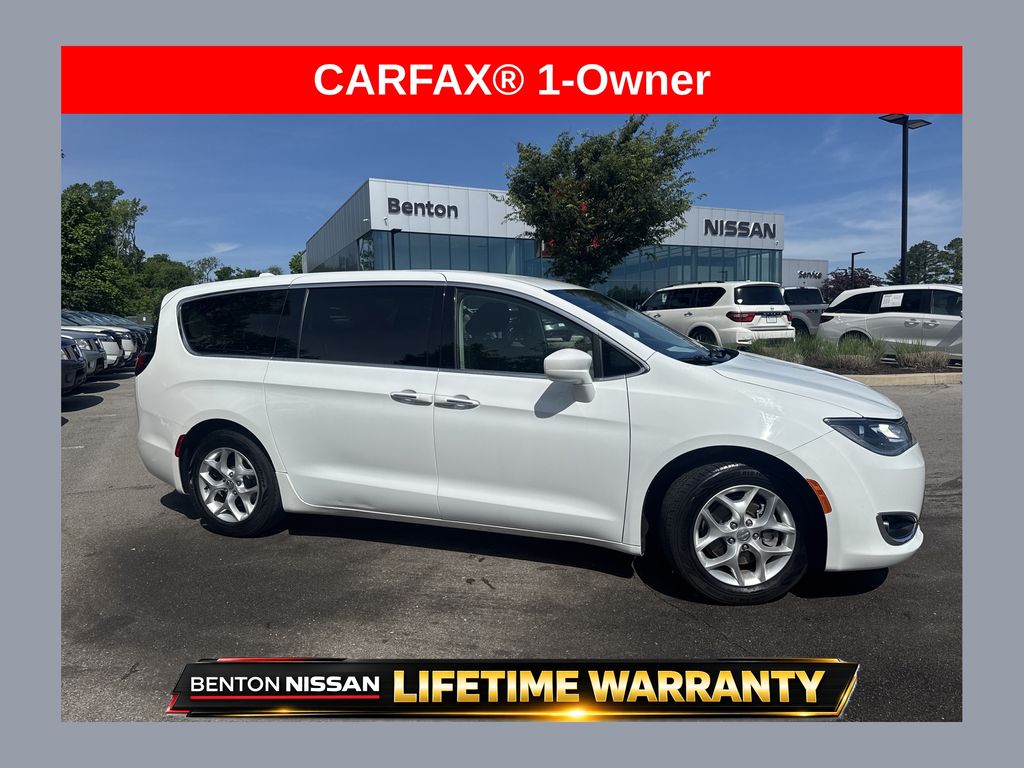 Bright White Clearcoat 2018 Chrysler Pacifica Touring Plus FWD Minivan Front-Wheel Drive 9-Speed Automatic
