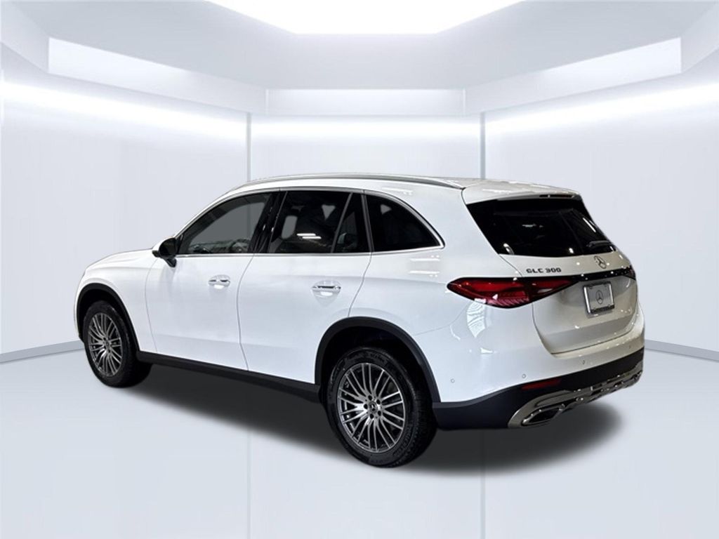 Thumbnail: 2027 Mercedes-Benz GLC - 3