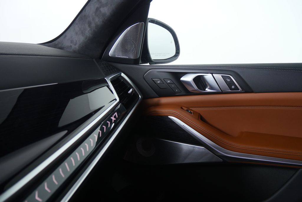 Thumbnail: 2026 BMW X7 - 28