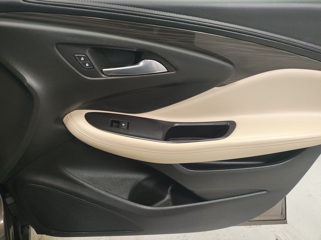 Used 2019 Brown Buick Essence image 10