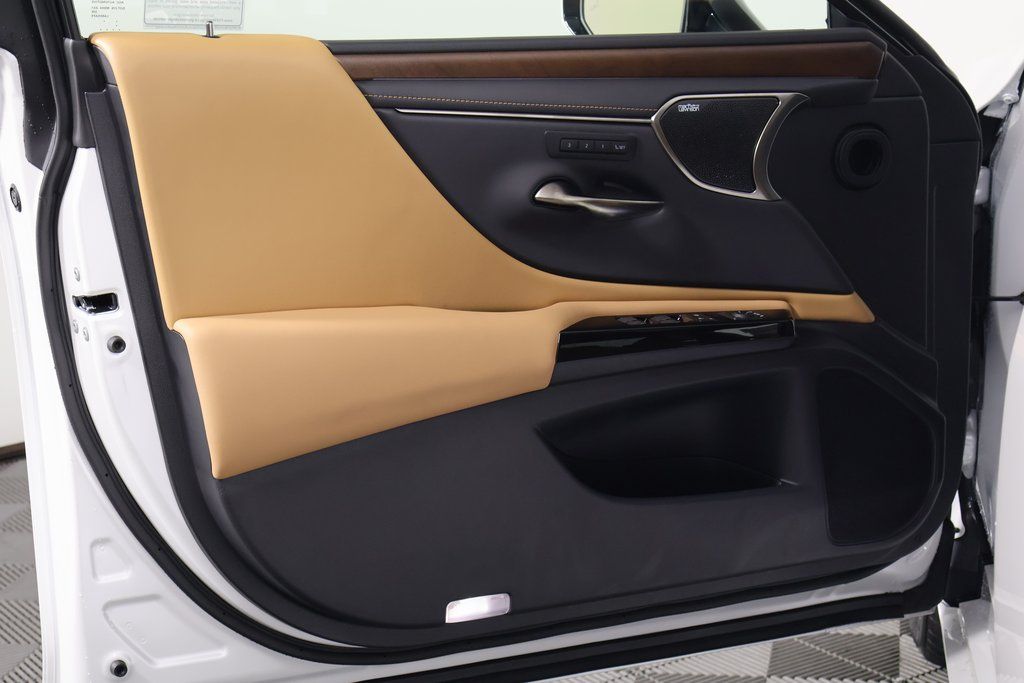 2025 Lexus ES Hybrid 300h Luxury 7