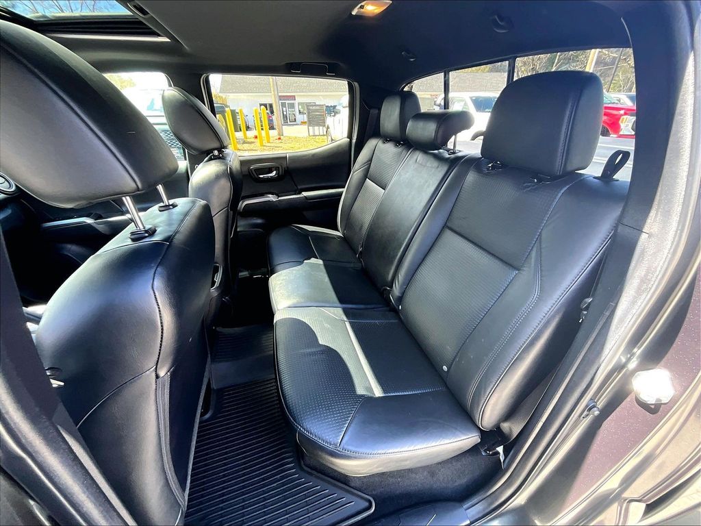 2022 Toyota Tacoma — photo 22
