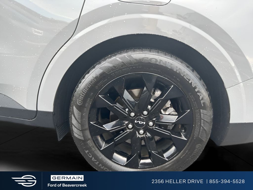 Used 2024 White Kia SX Prestige image 31