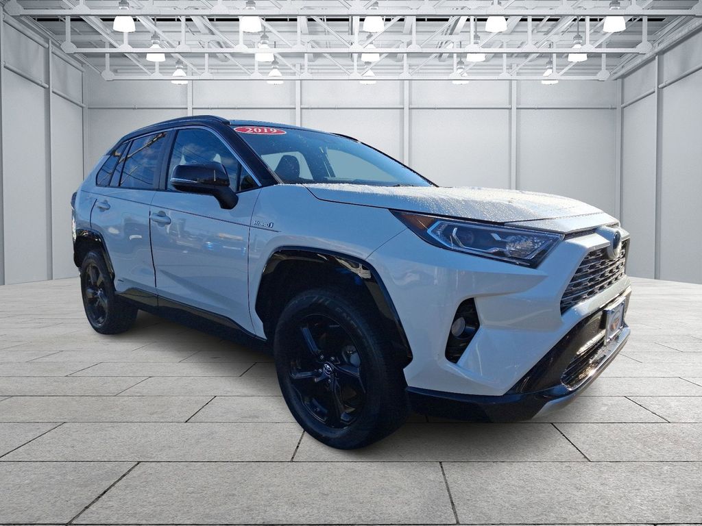 2019 Toyota RAV4 XSE 3