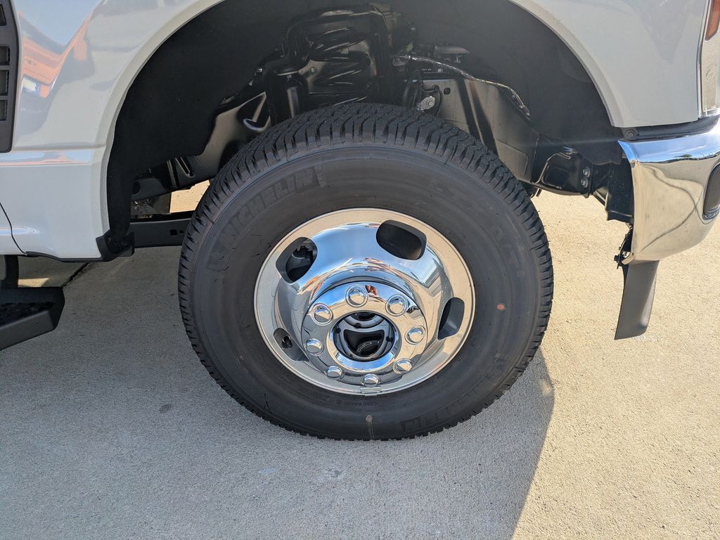 2026 Ford F-350 Super Duty LARIAT