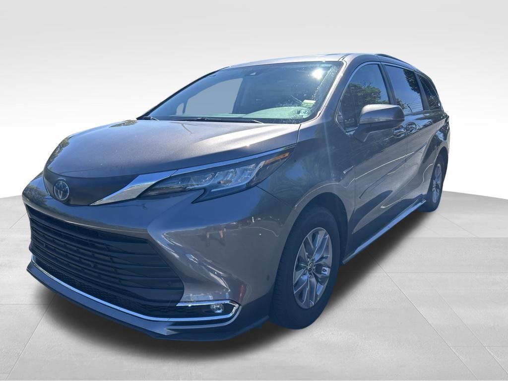 Predawn Gray Mica 2022 Toyota Sienna Minivan Front-Wheel Drive Continuously Variable Transmission