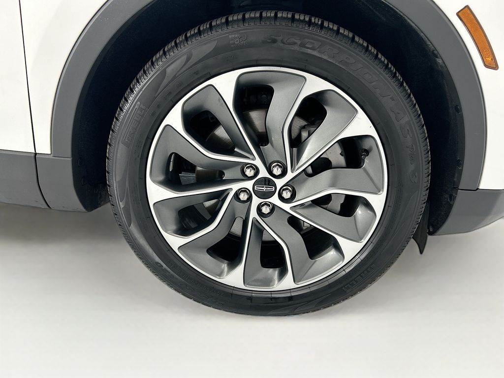 Thumbnail: 2022 Lincoln Nautilus - 32