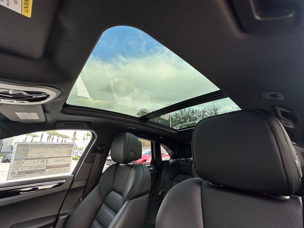 Thumbnail: 2026 Porsche Macan - 25