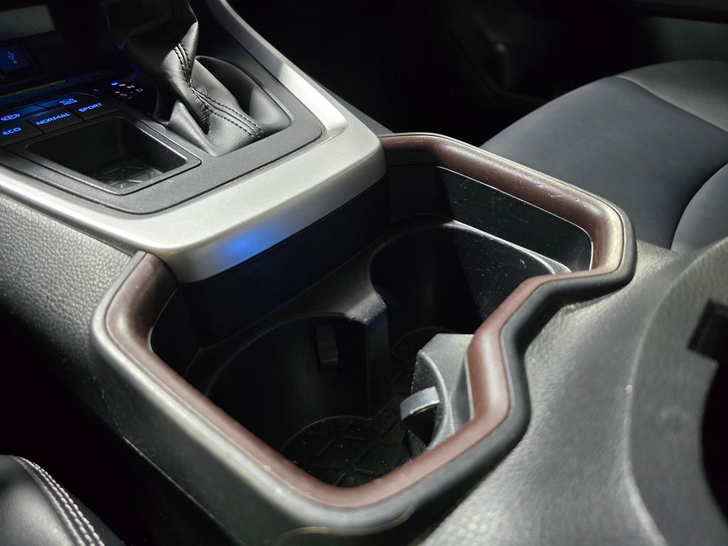 Thumbnail: 2021 Toyota RAV4 - 25