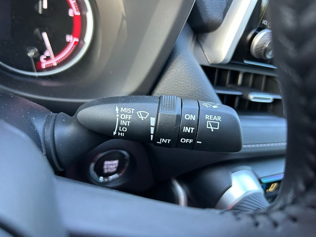2024 Toyota RAV4 XLE Premium 21