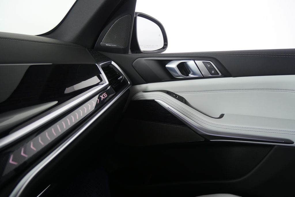 Thumbnail: 2026 BMW X5 - 24
