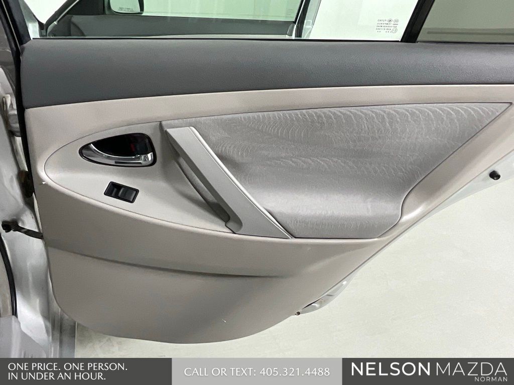 Used 2008 Silver Toyota LE image 22