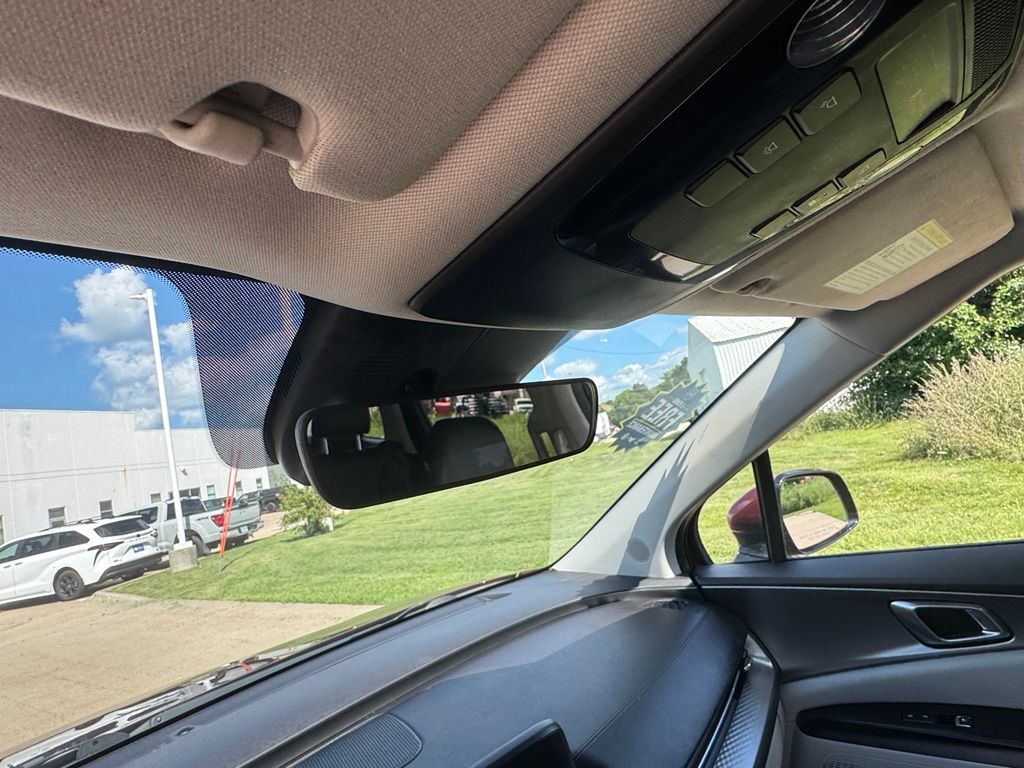 Used 2022 Kia Carnival Van