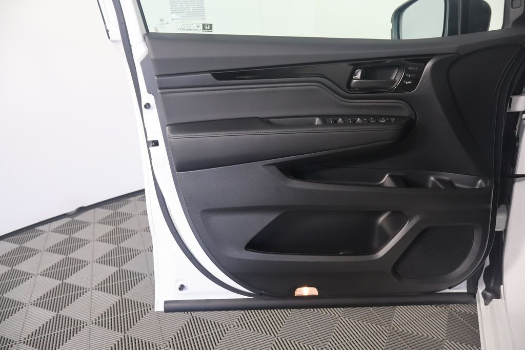 2025 Honda Odyssey Touring 8