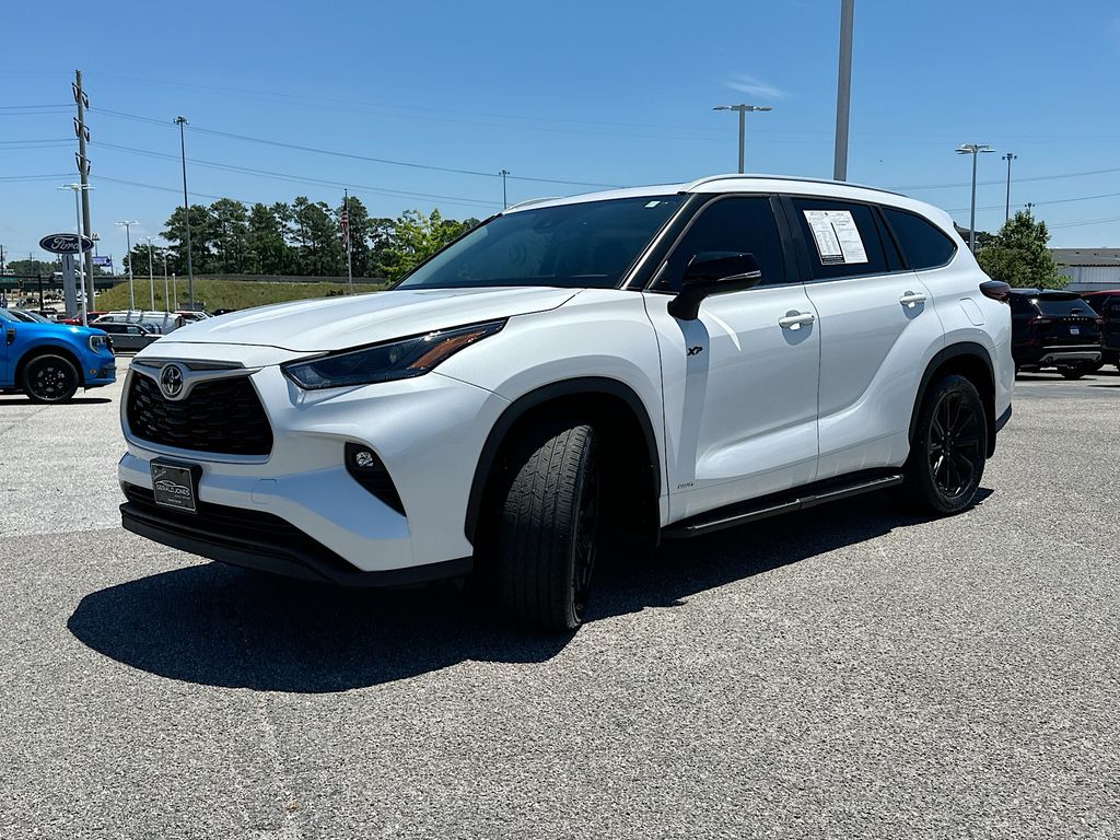 2025 Toyota Highlander Hybrid XLE