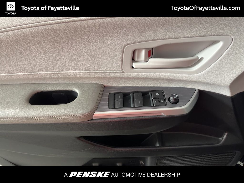 Thumbnail: 2025 Toyota Sienna - 28